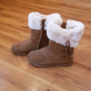 Suede boots with faux fur lining